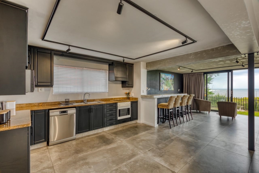 5 Bedroom Property for Sale in Sandbaai Western Cape